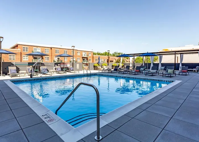 Apartment 1br W Lounge Pool Gym Nr Metra Chi-861 *