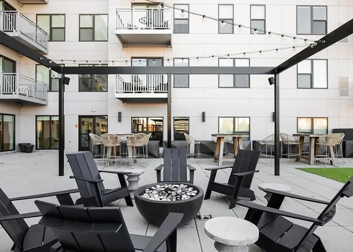 1br W Lounge Pool Gym Nr Metra Chi-861 Apartment